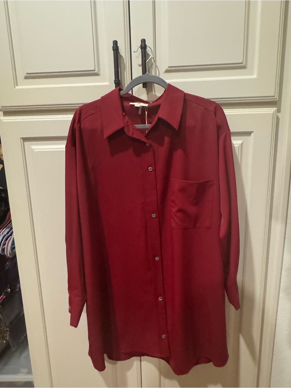 entro Women's Long-Sleeve Button-Down Shirt in Burgundy